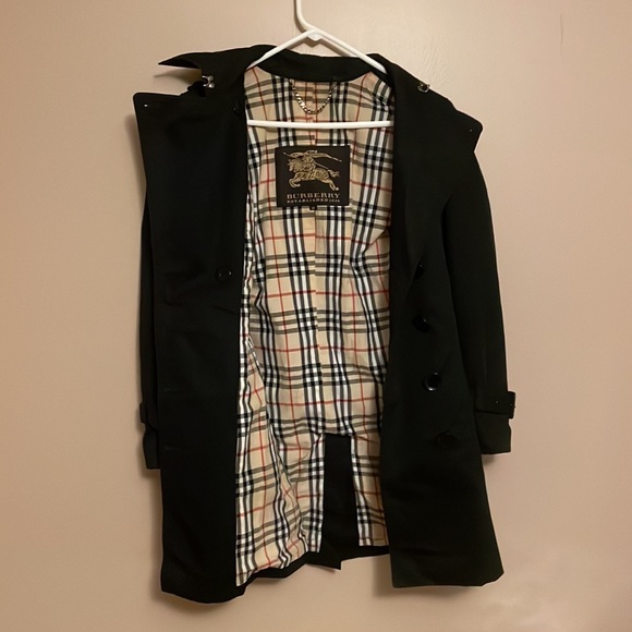 Woman’s medium Burberry Jacket - Picture 5 of 7